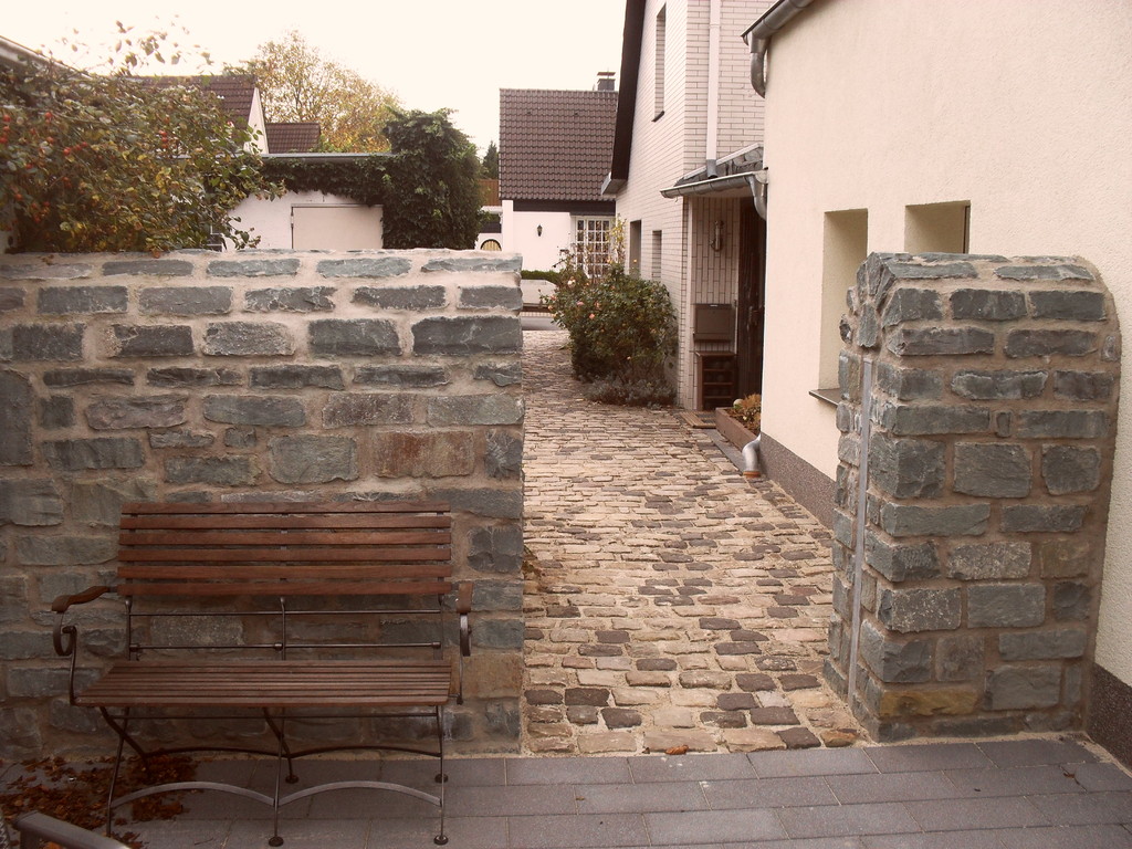 Natursteinmauer mit Soestersattel