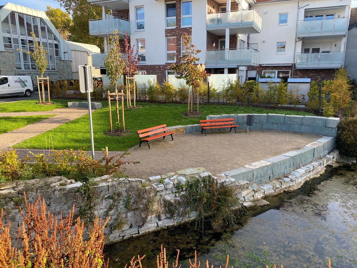 Ufergestaltung mit Natursteinmauer in Bad Sassendorf